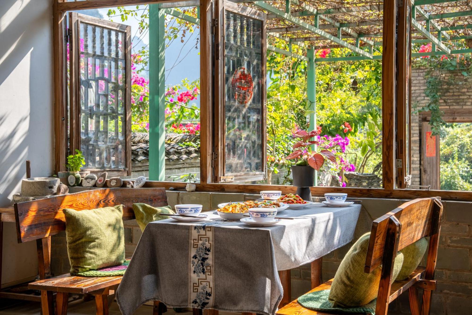 Leisure Courtyard Hotel Yangshuo-Free Shuttle Bus To Yangshuo Station Stay 2 Nights One Way Exterior photo