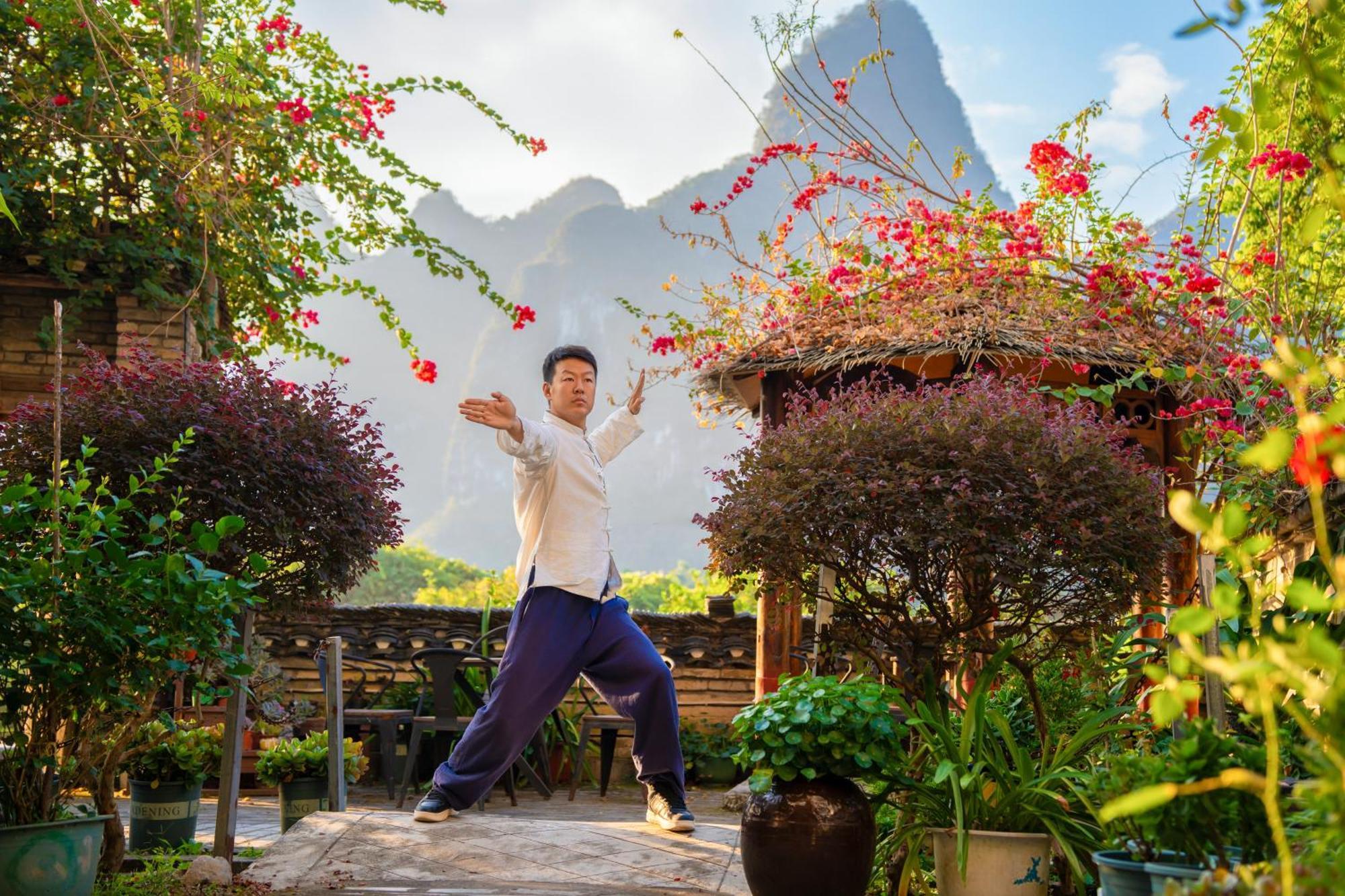 Leisure Courtyard Hotel Yangshuo-Free Shuttle Bus To Yangshuo Station Stay 2 Nights One Way Exterior photo